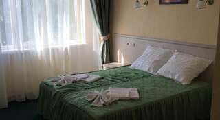 Гостиница «Лазурный берег» Нижнее Джемете Улучшенный двухместный номер с 2 отдельными кроватями и видом на море-1