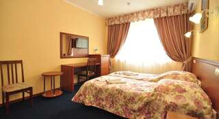 Гостиница «Лазурный берег» Нижнее Джемете Двухместный номер с 1 двуспальной кроватью и дополнительной кроватью-2